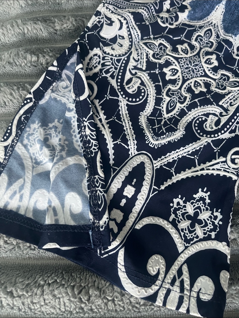 Women's Blue Paisley V-Neck Tunic Top - Picture 3 of 6